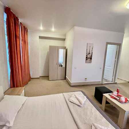 Hotel Mon Caprice Бухарест Экстерьер фото